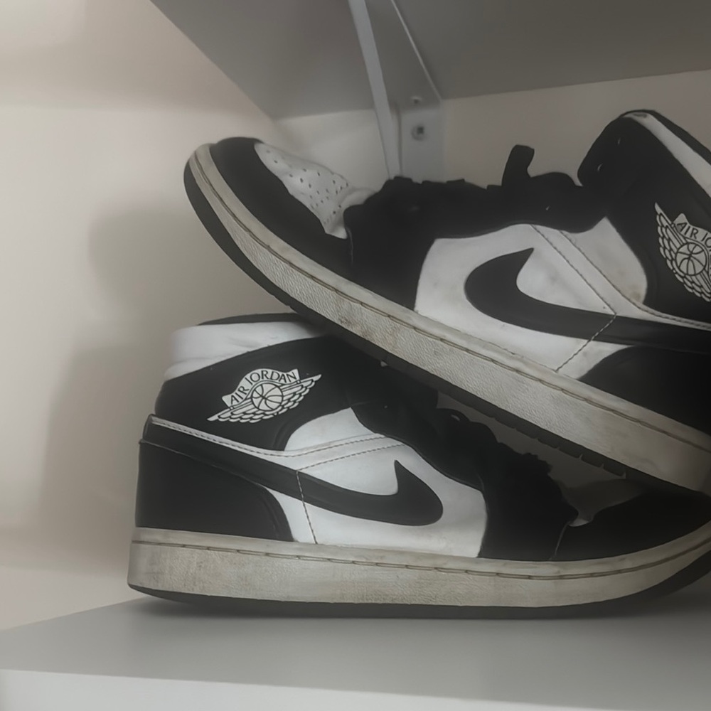 Nike Women's Black and White Sneakers